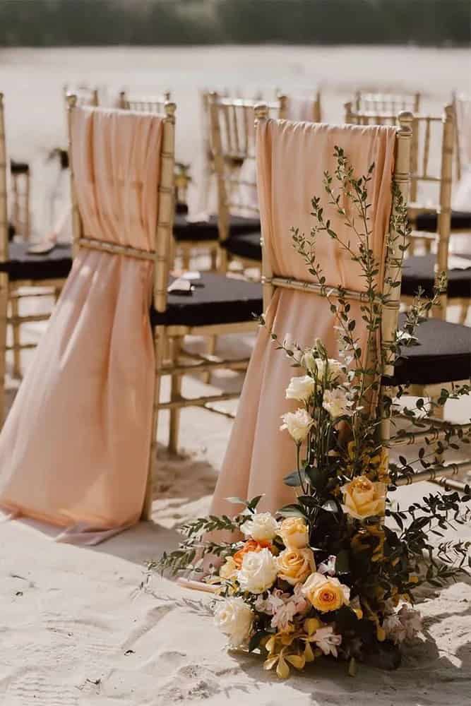 Decor For A Romantic Wedding On The Beach