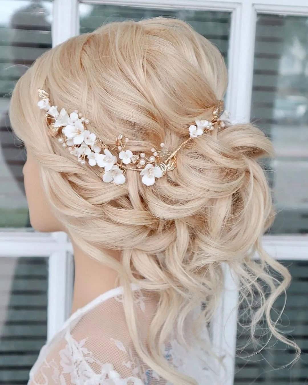 Messy Side Bun Hairstyles For Wedding