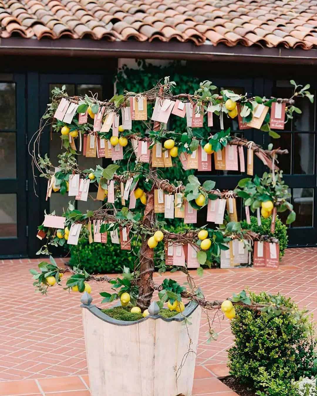 Lemon tree décor