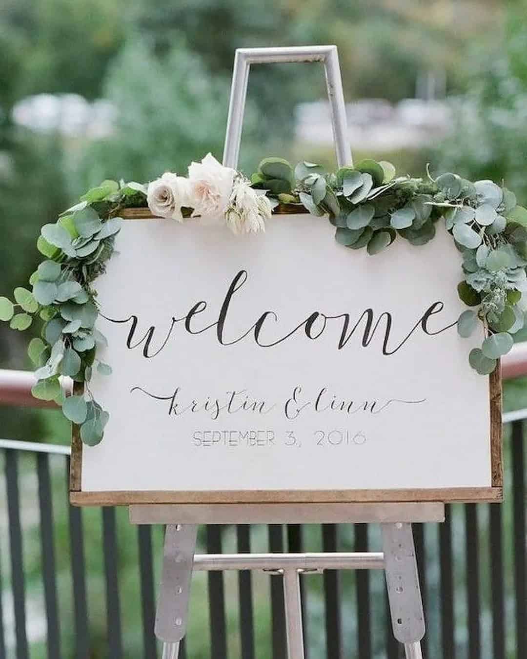 Rustic Greenery Wedding Décor For Signs