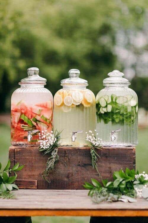 Non-alcoholic fruity water stations