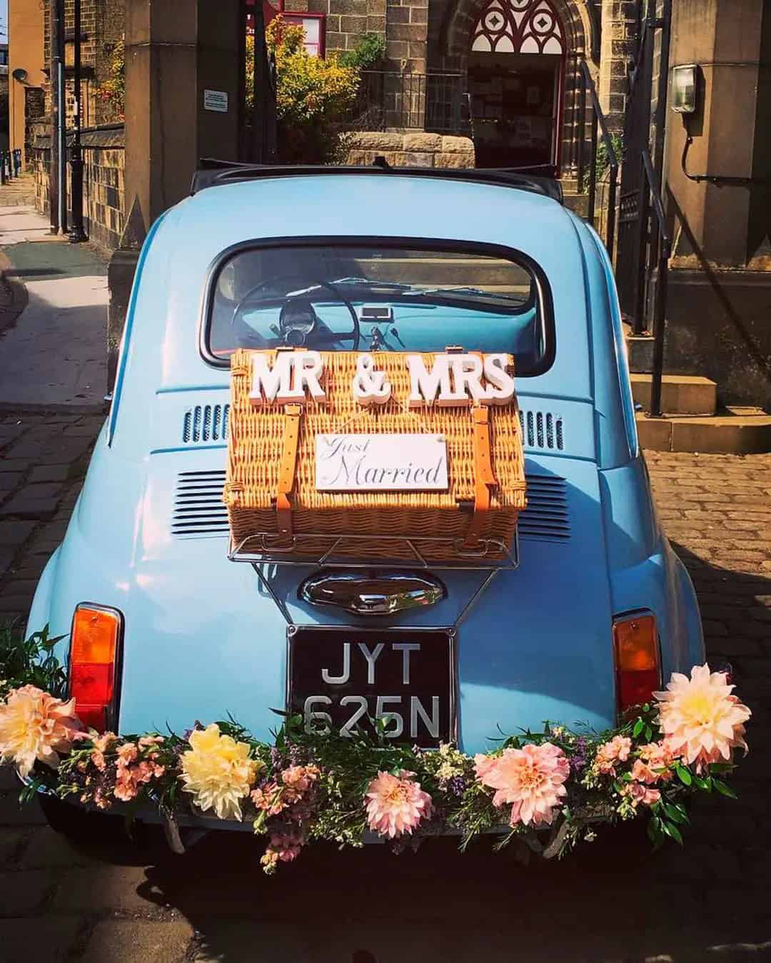 Romantic DIY Wedding Car Decor