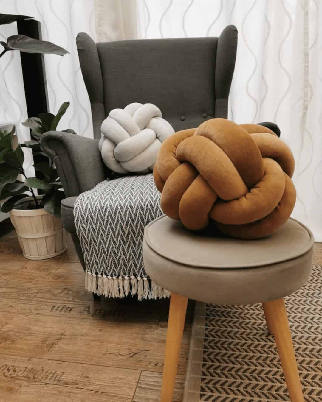 Nordic-Style Knot Pillow