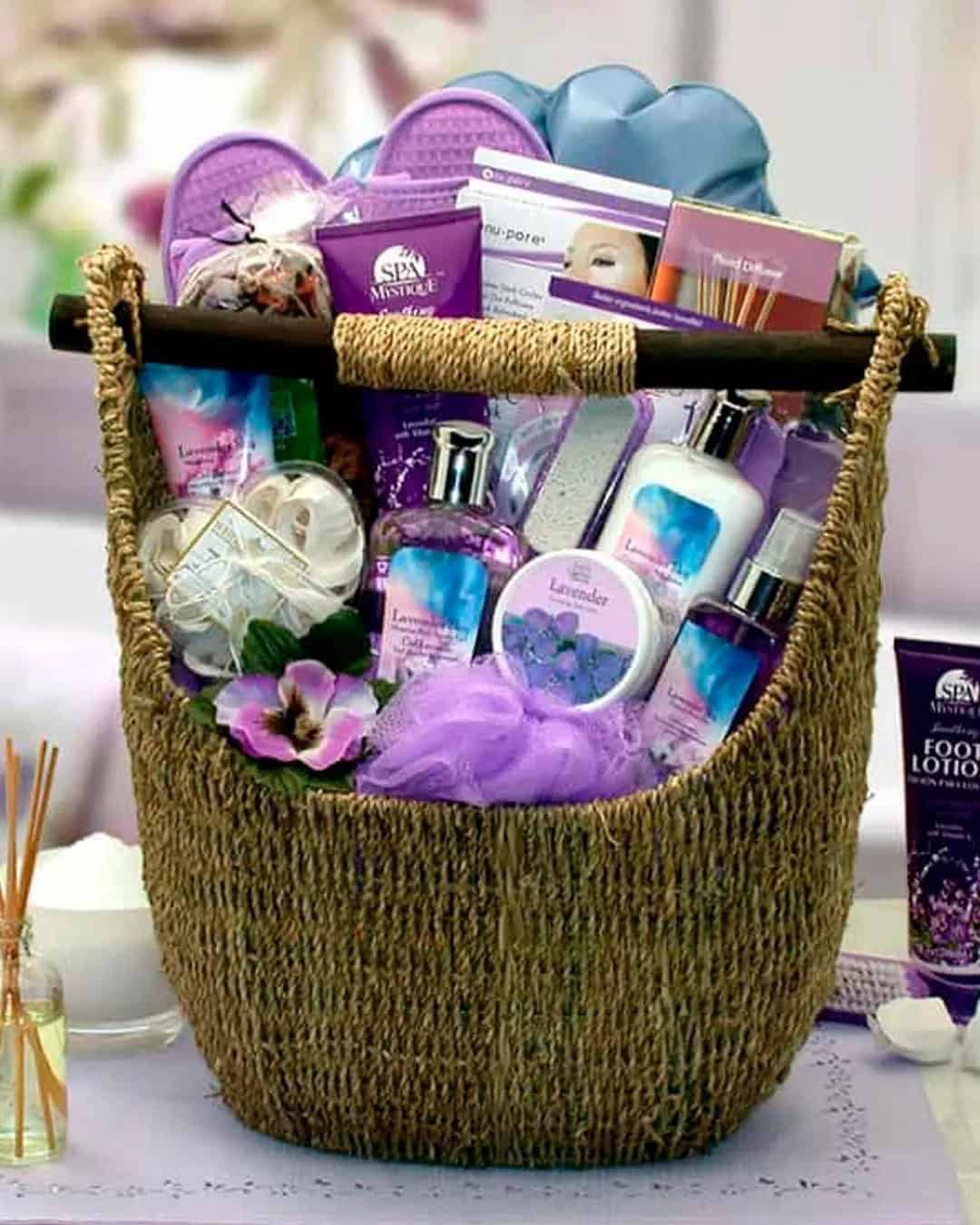 Basket with a beauty treatment