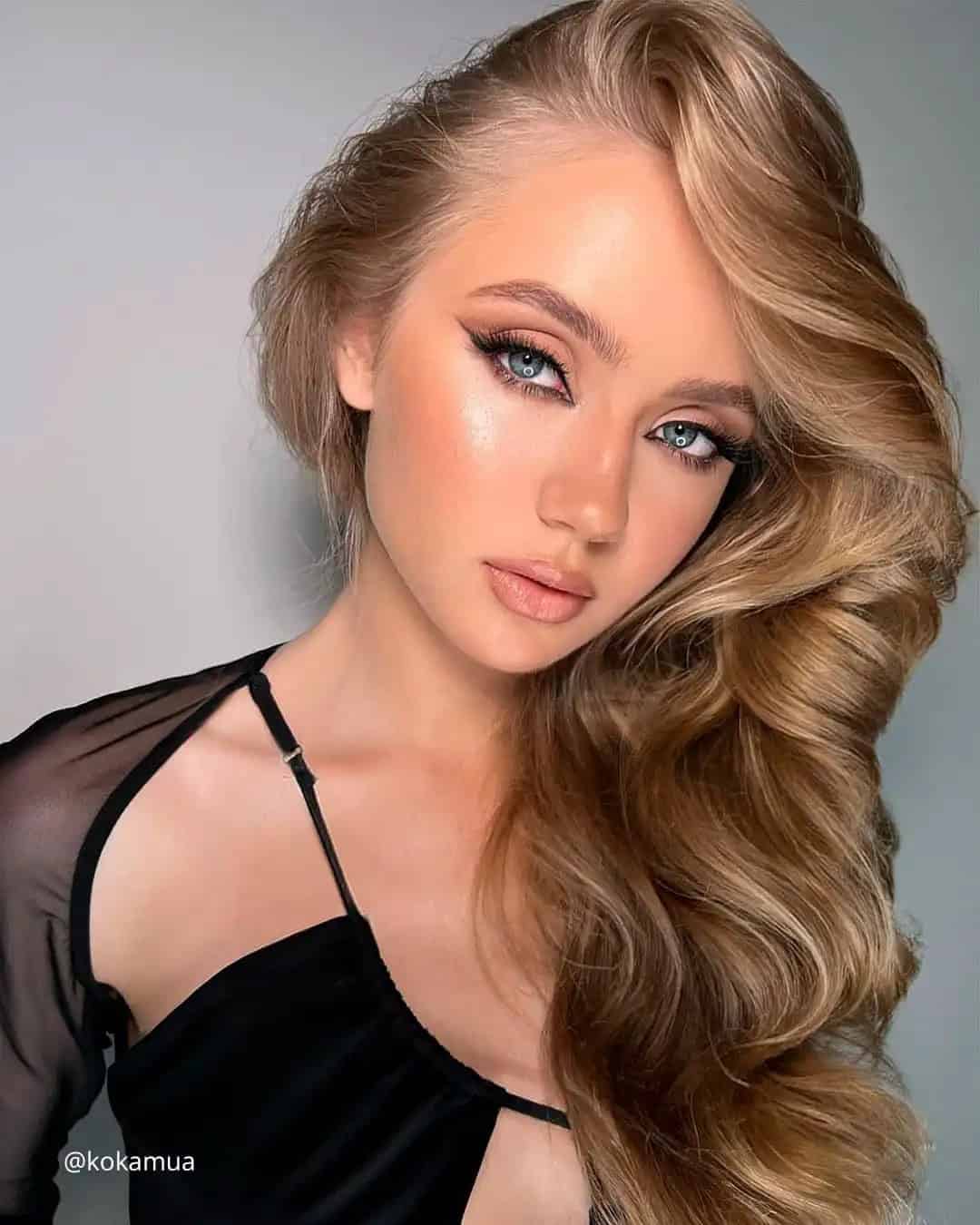 Dark Makeup Ideas For Blue Eyes