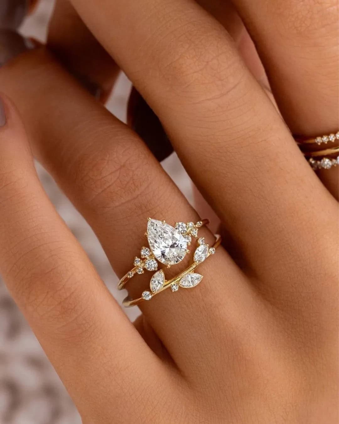 Pear-Shaped Engagement Rings