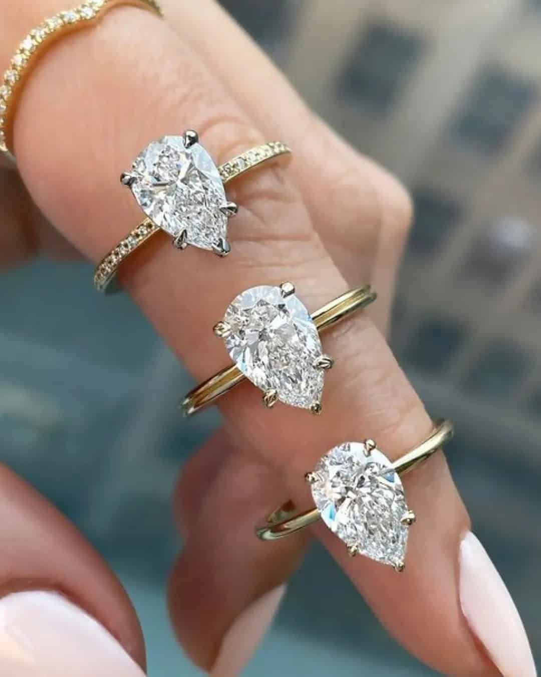 Pear Cut Engagement Rings