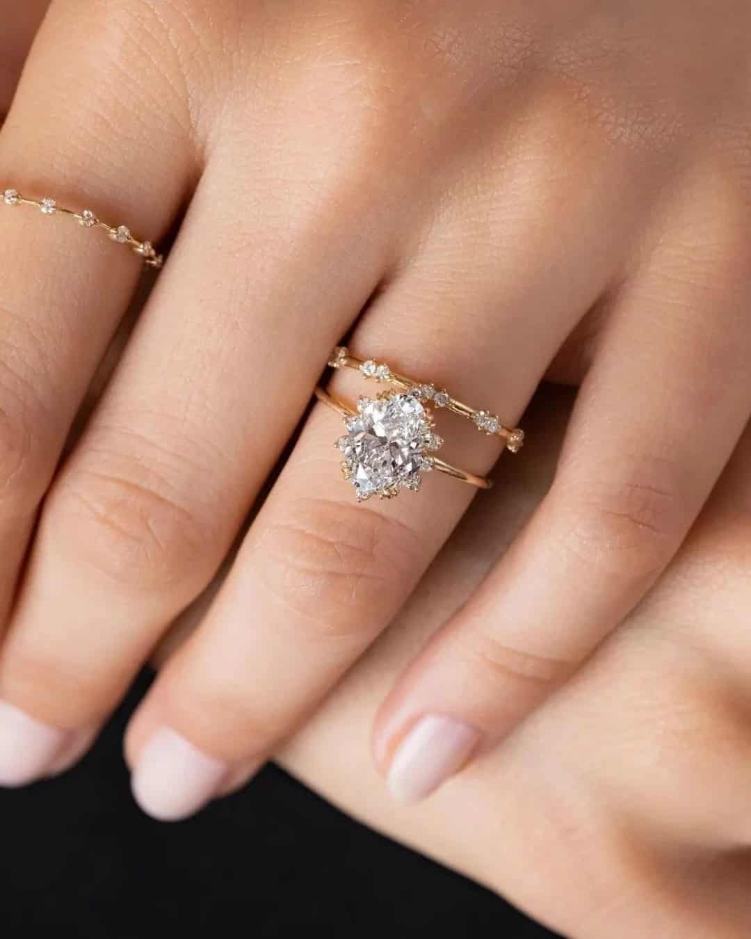 Oval Engagement Rings