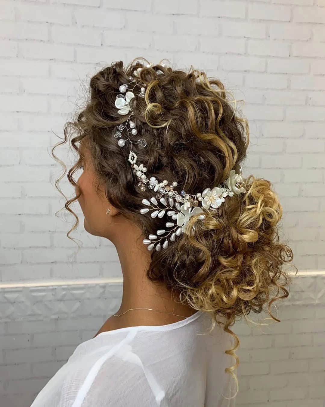 Natural Curly Hairstyles for Wedding