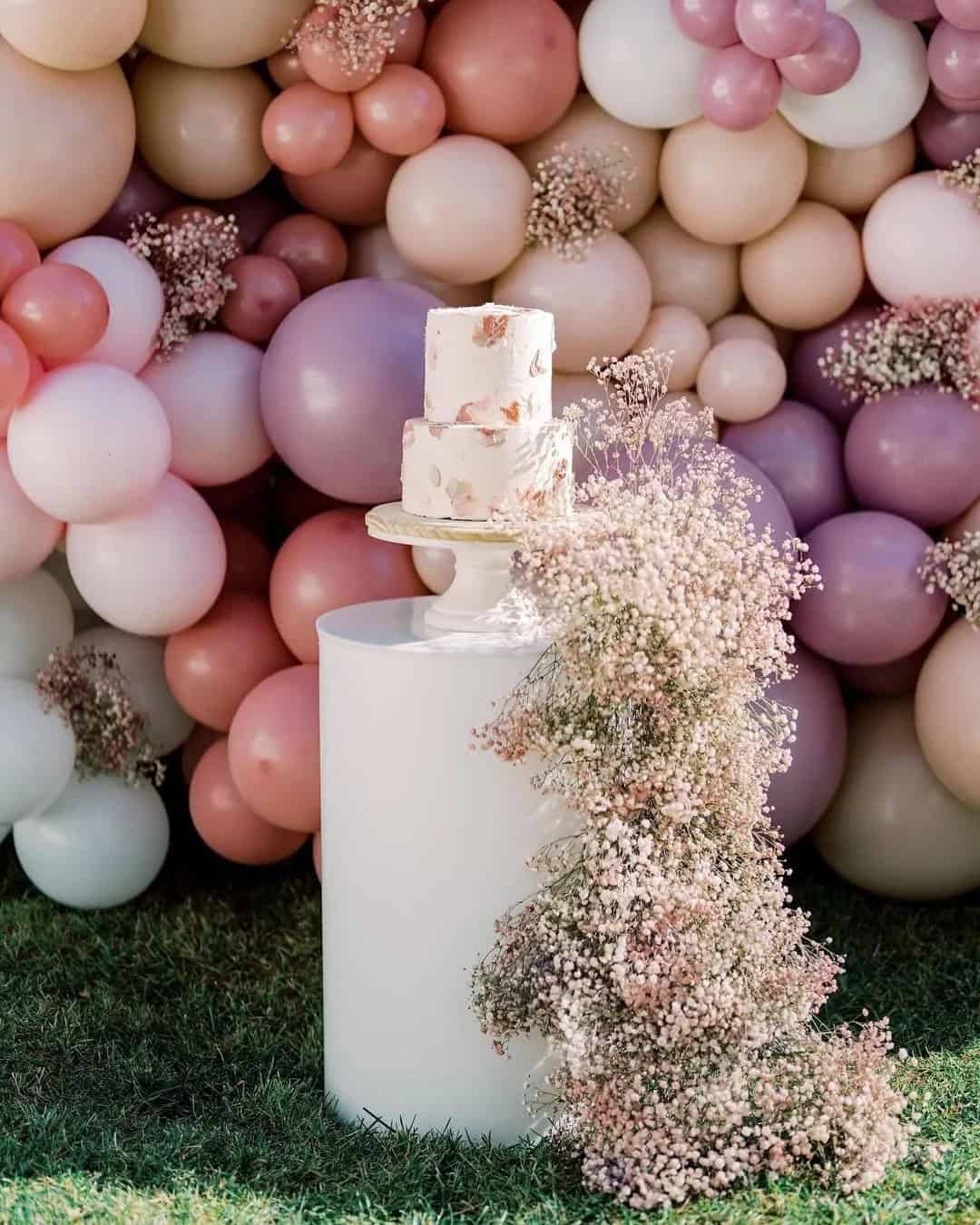 Cute Balloon Decor Ideas For Wedding Dessert Tables