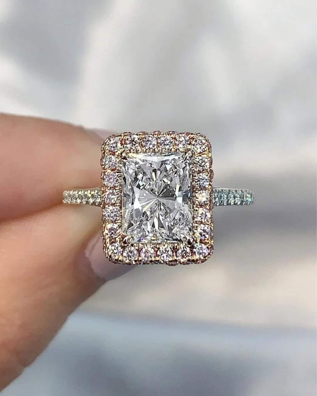 Amazing Halo Diamond Rings