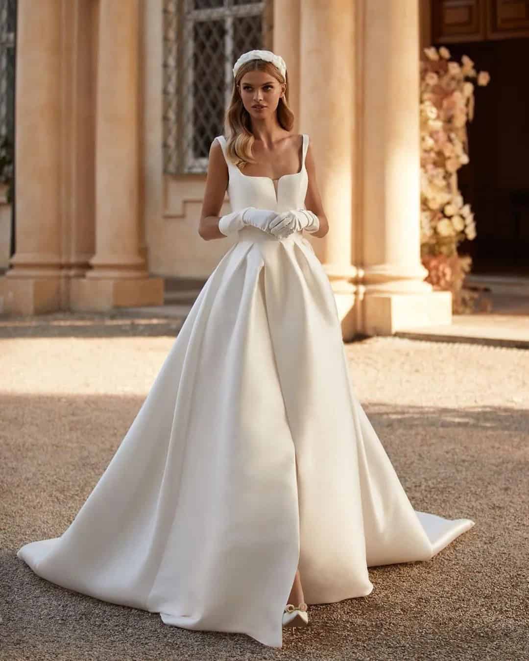 Wedding Dresses With Gloves