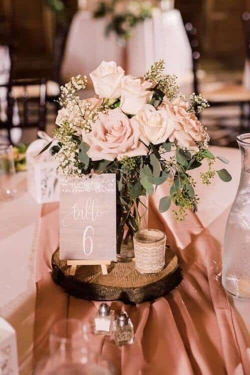 Dusty pink roses and baby’s breath