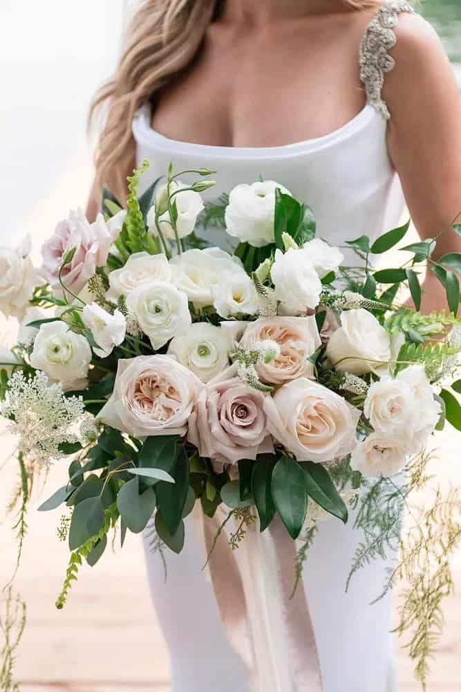 “Wedding Bouquets With Roses