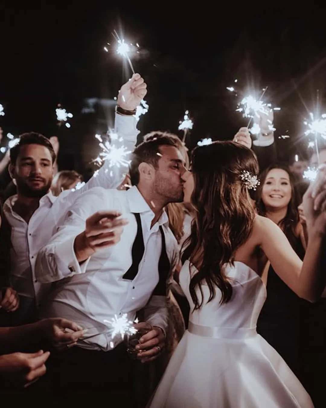 Incredible Night Wedding Photos With Sparklers