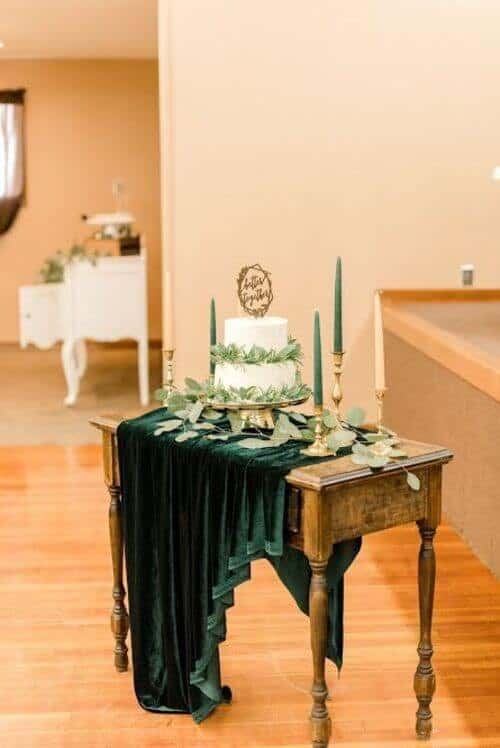 Nature’s Nook cake-cutting table