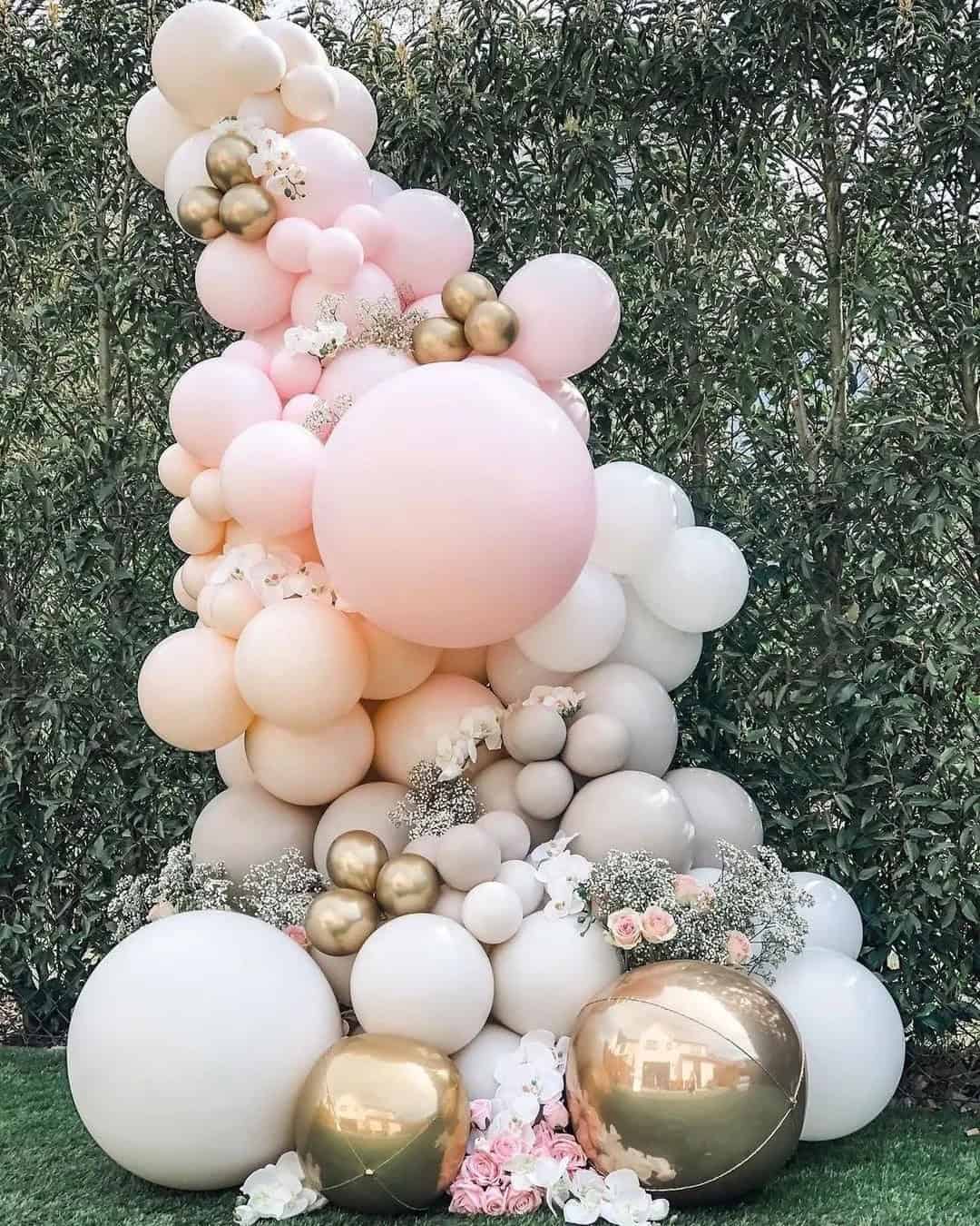 Romantic Wedding Atmosphere With Air Balloons