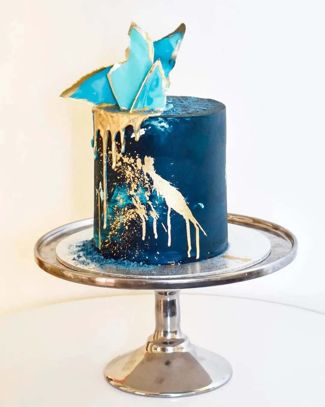 Modern Drip Cakes With Golden Details