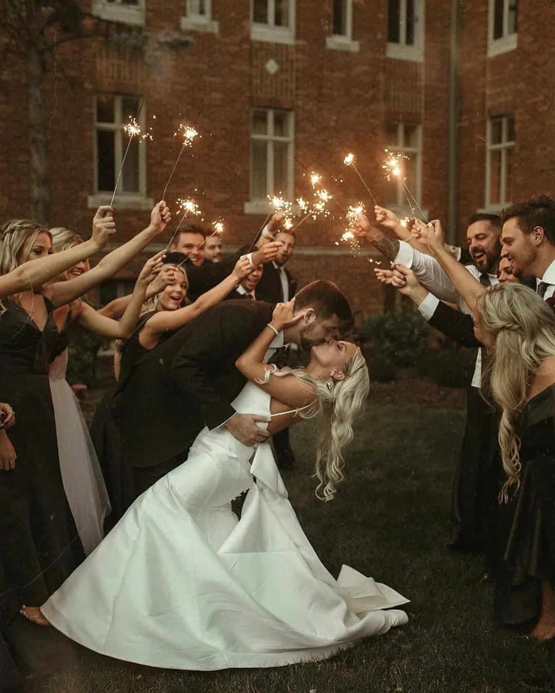 The DIP Pose On Wedding Photos