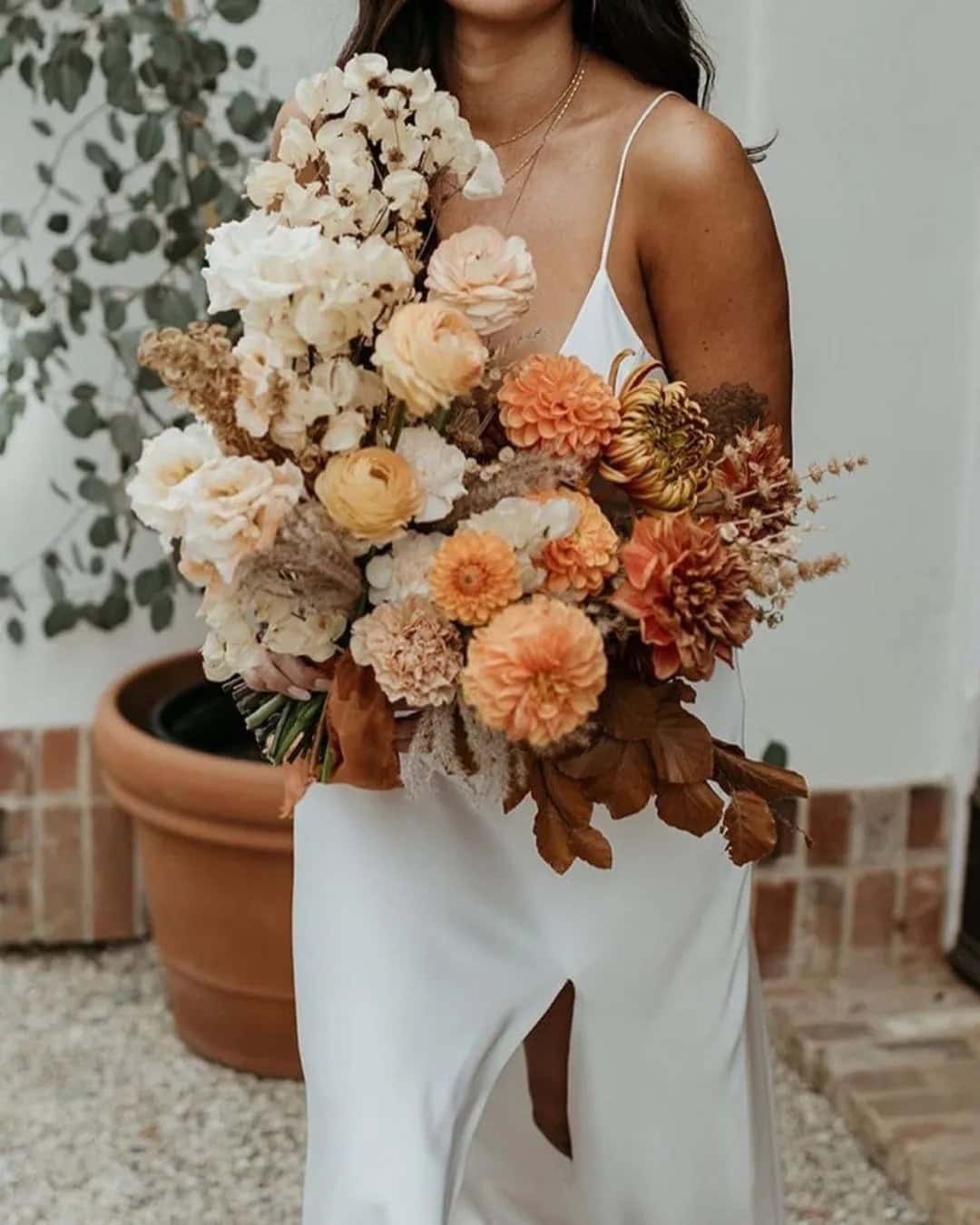 Romantic Bouquets With Dahlias