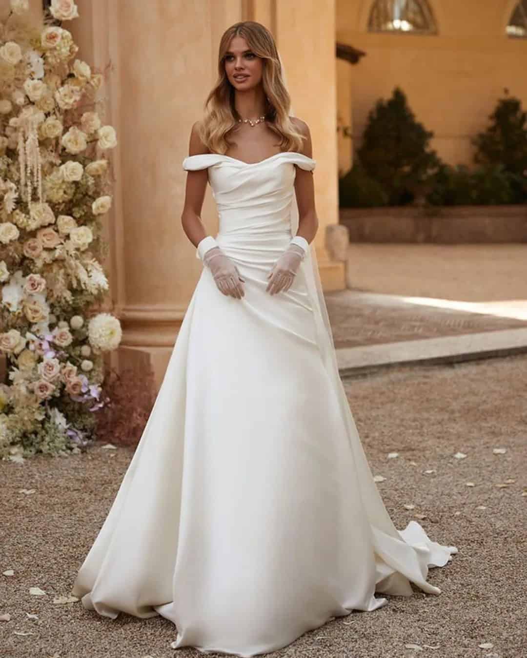 Wedding Dresses With Gloves