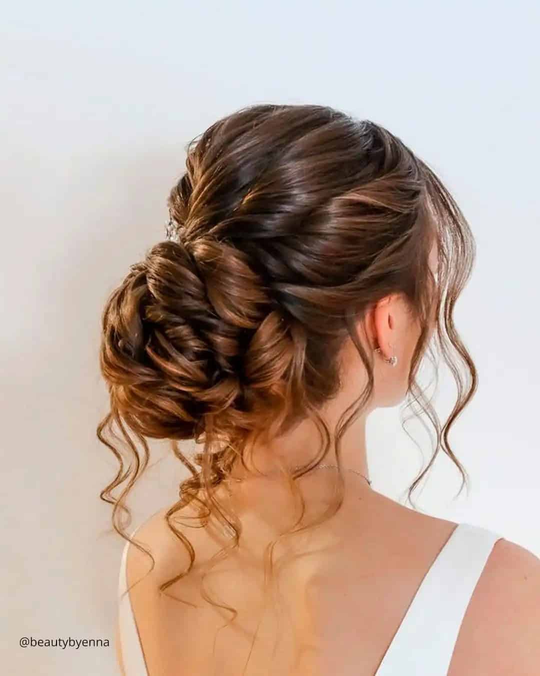 Curly Wedding Hairstyles For Medium-Length Hair