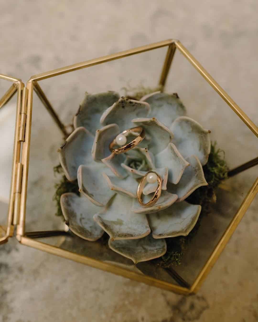 Trendy Gold Ring Holders