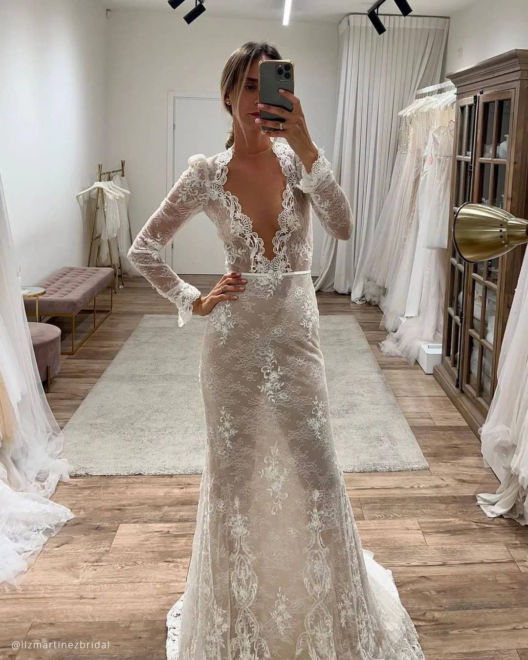 Long Sleeve Lace Wedding Dresses