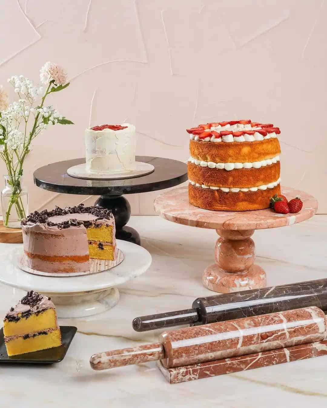 Fillings As Decor For Rustic Naked Cakes