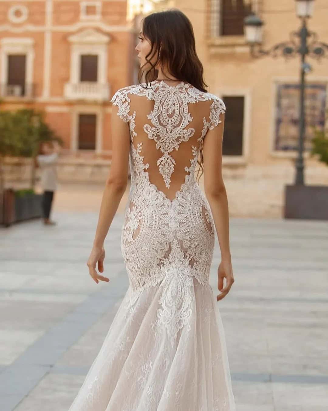 Backless Lace Wedding Gowns