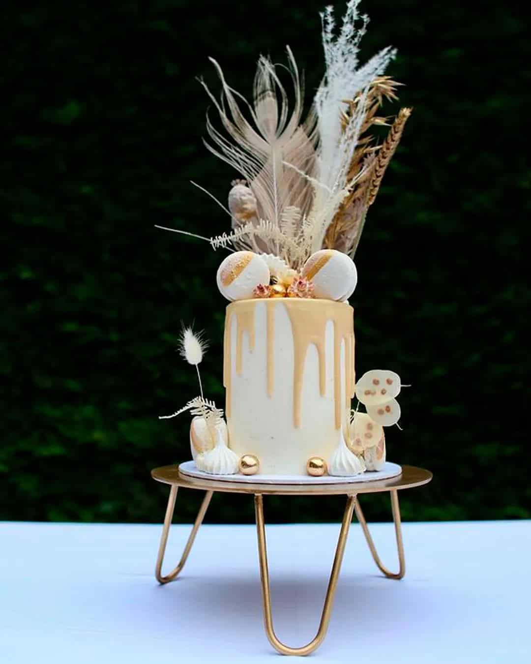 Drip Wedding Cake Trend