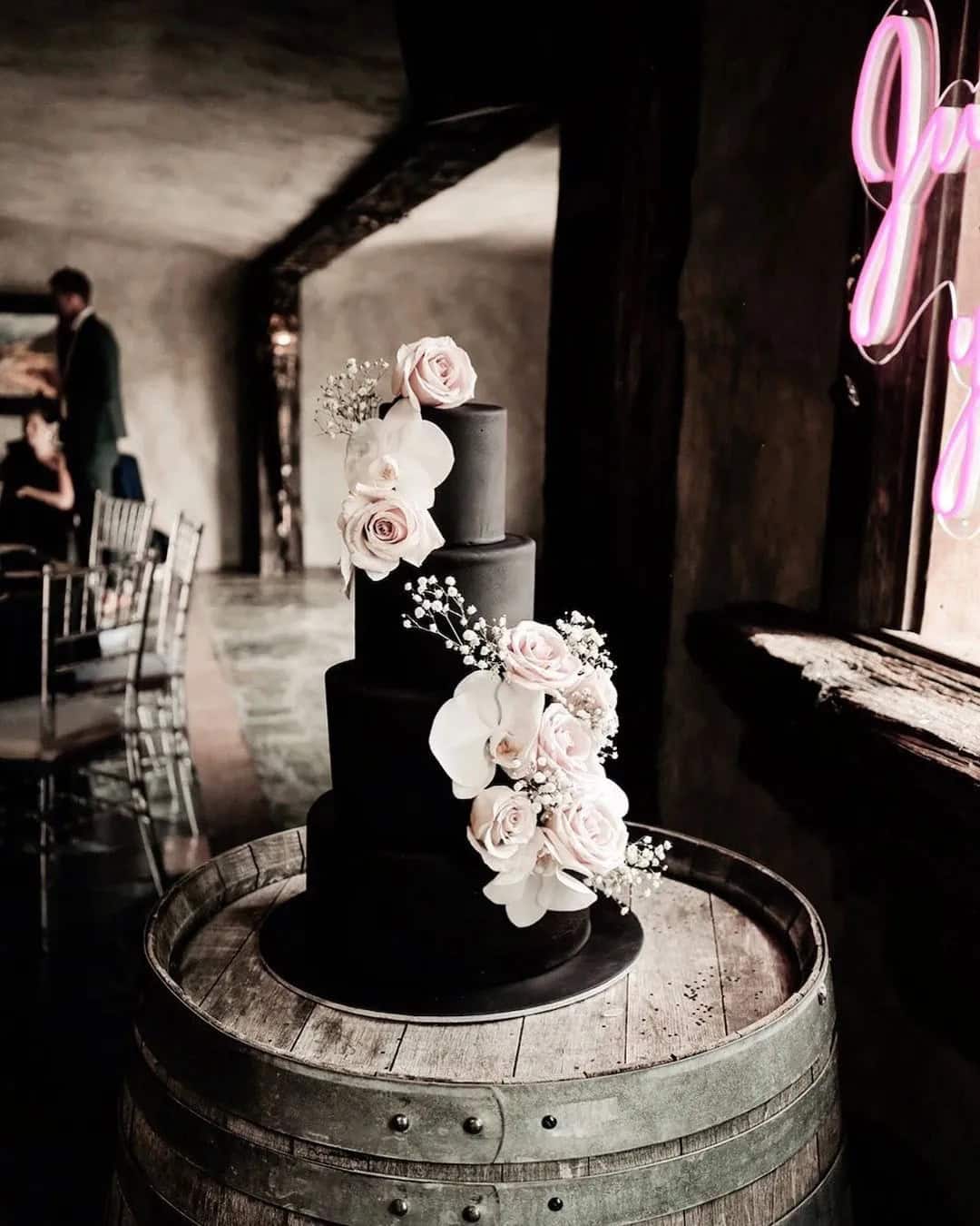 Cake With Black And White Wedding Flowers