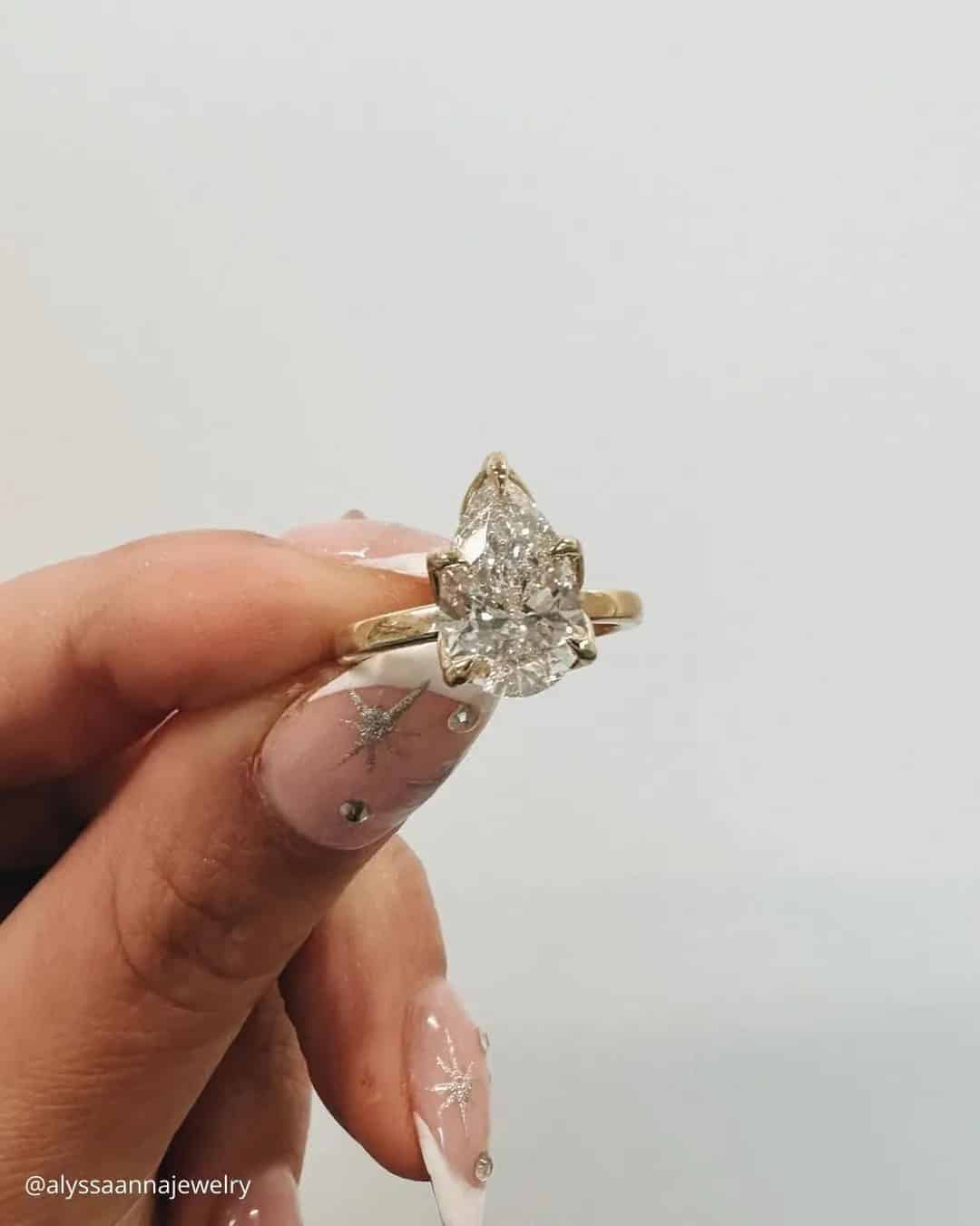 Pear-Cut Engagement Rings