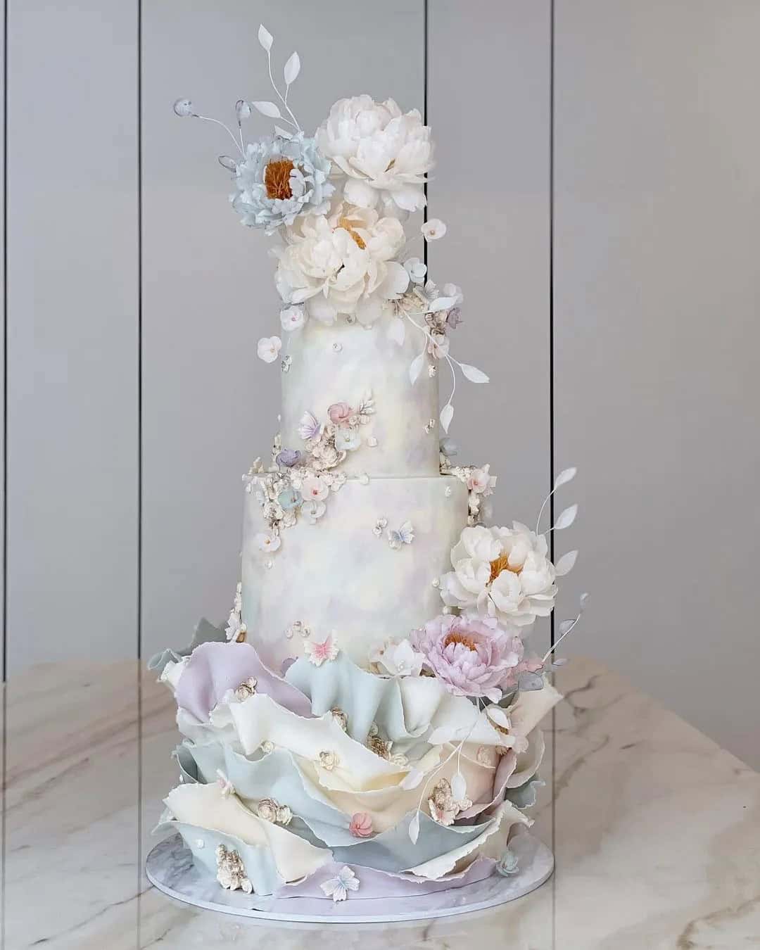 Luxury Wedding Cakes With Flowers