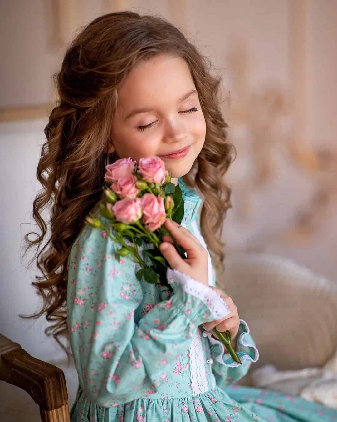 Flower Girl Hairstyles: Loose Curls