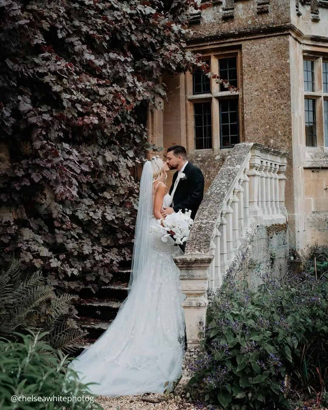 Romantic Photos of the Groom and Bride