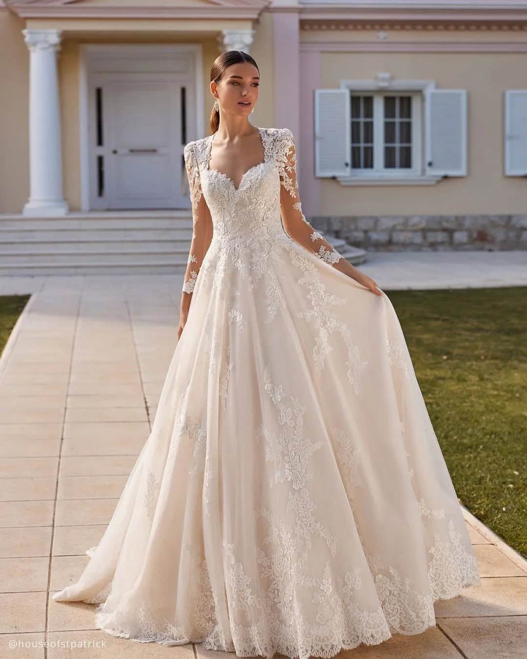 Lace Sweetheart Neckline Wedding Dresses