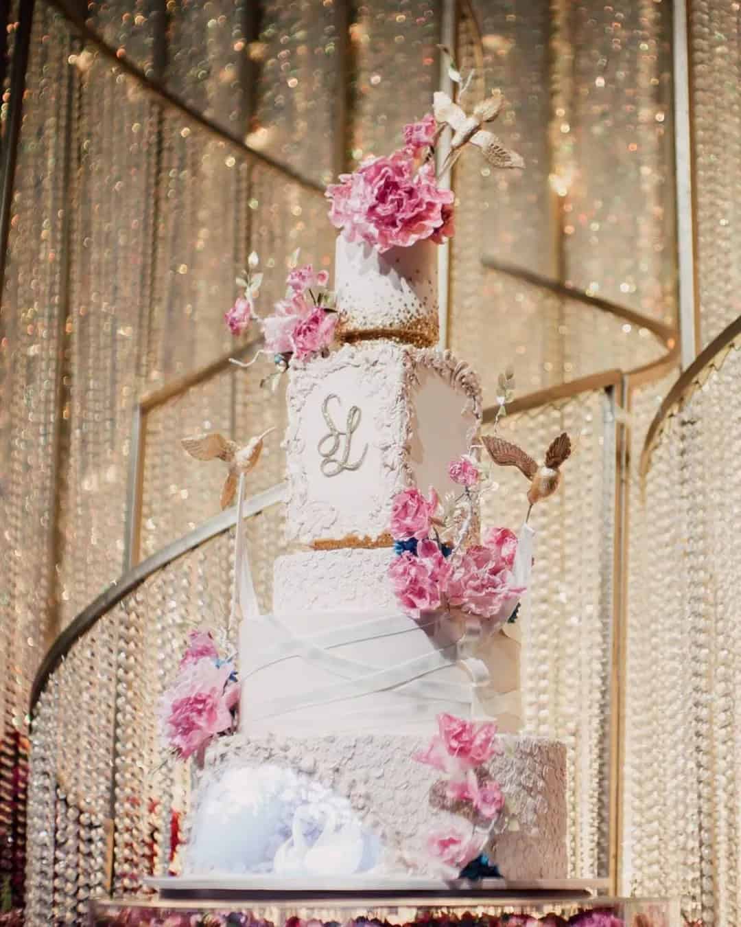 Luxury Wedding Cakes With Flowers