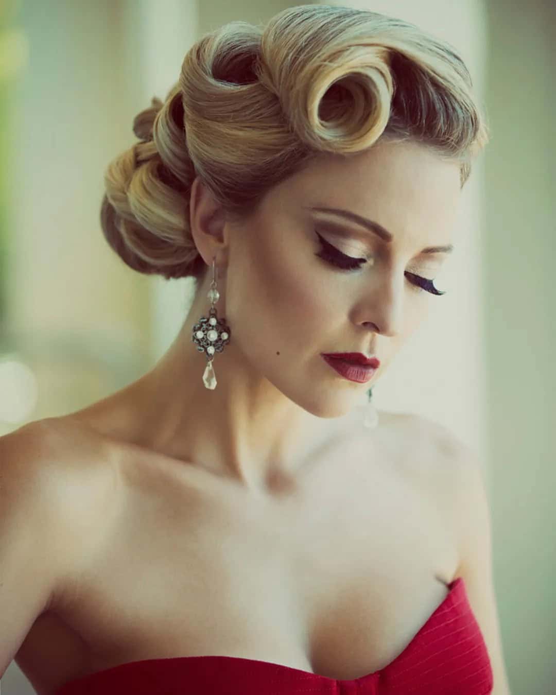 Sensual 1950s Wedding Makeup