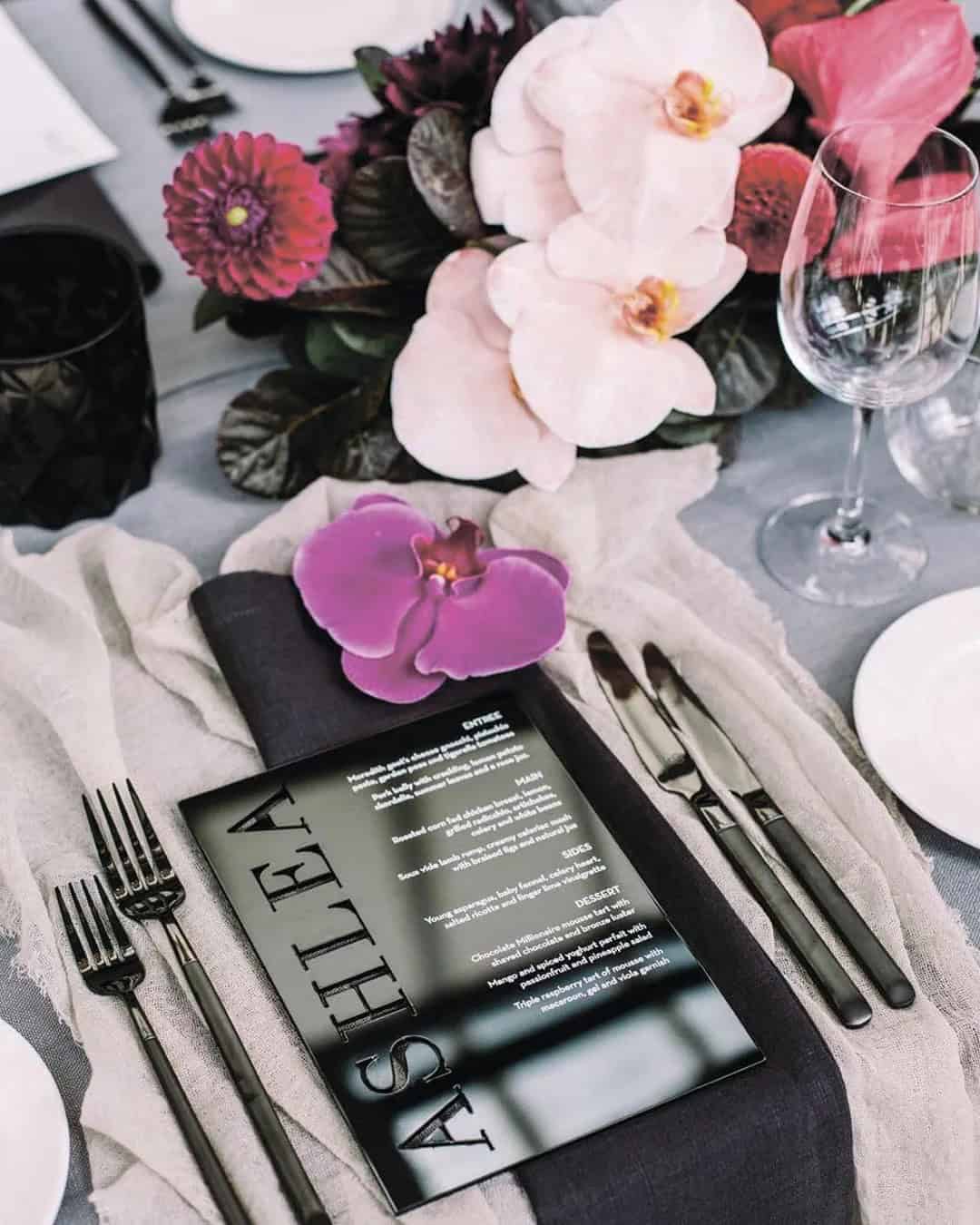 Table setting without plates