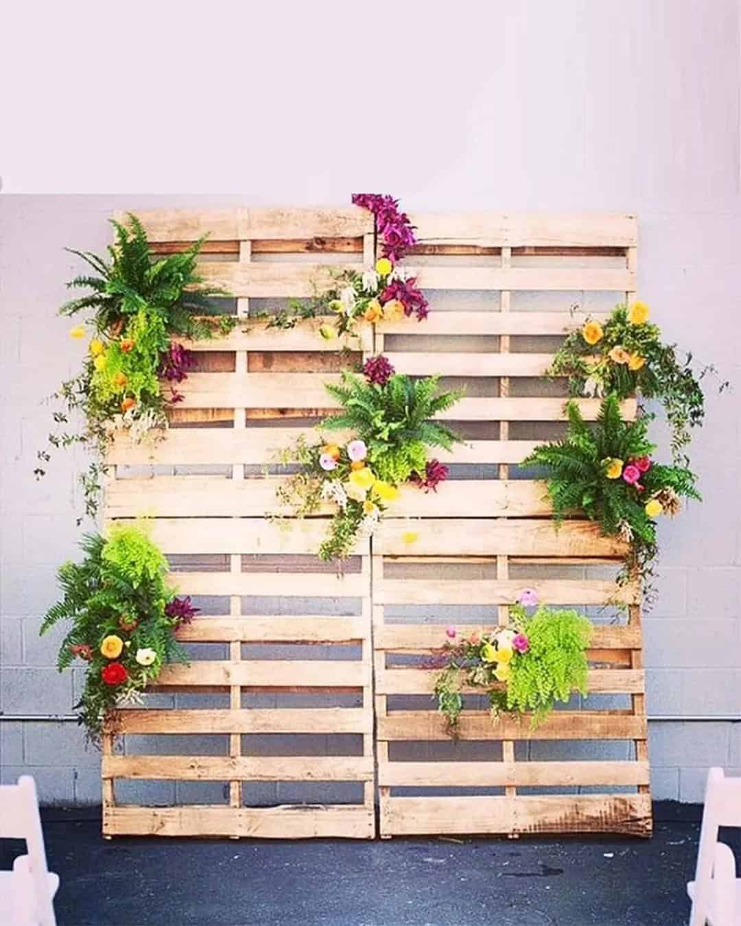 Unique Country Wedding Ideas With Wood Palettes