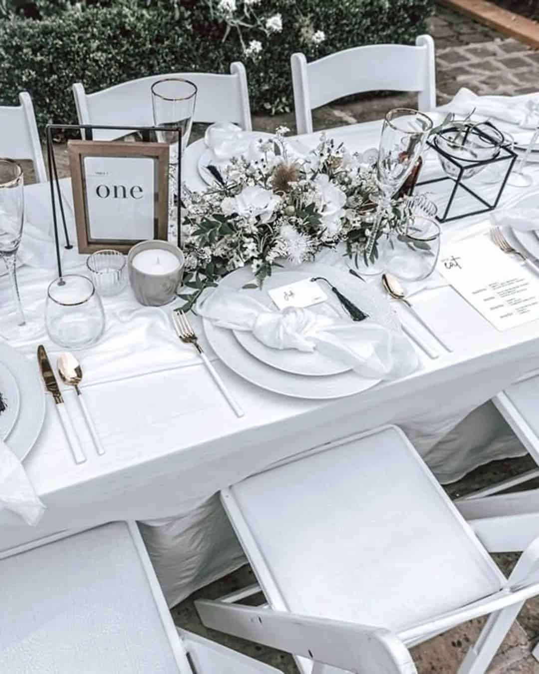 Minimalistic Reception Decor