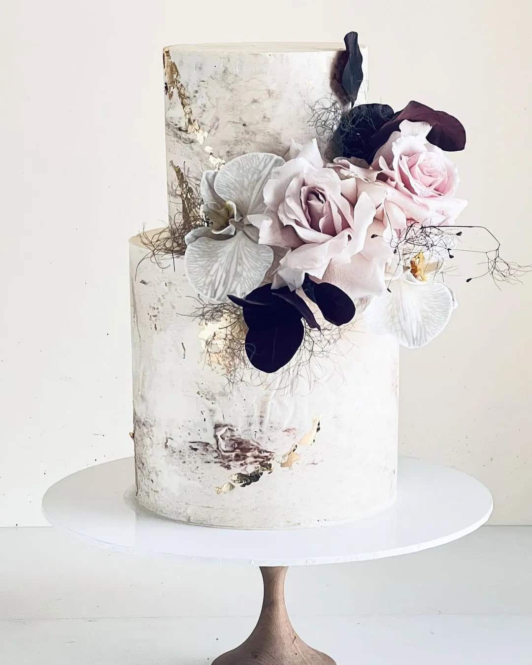 Rose, Gold And Black Cake Ideas