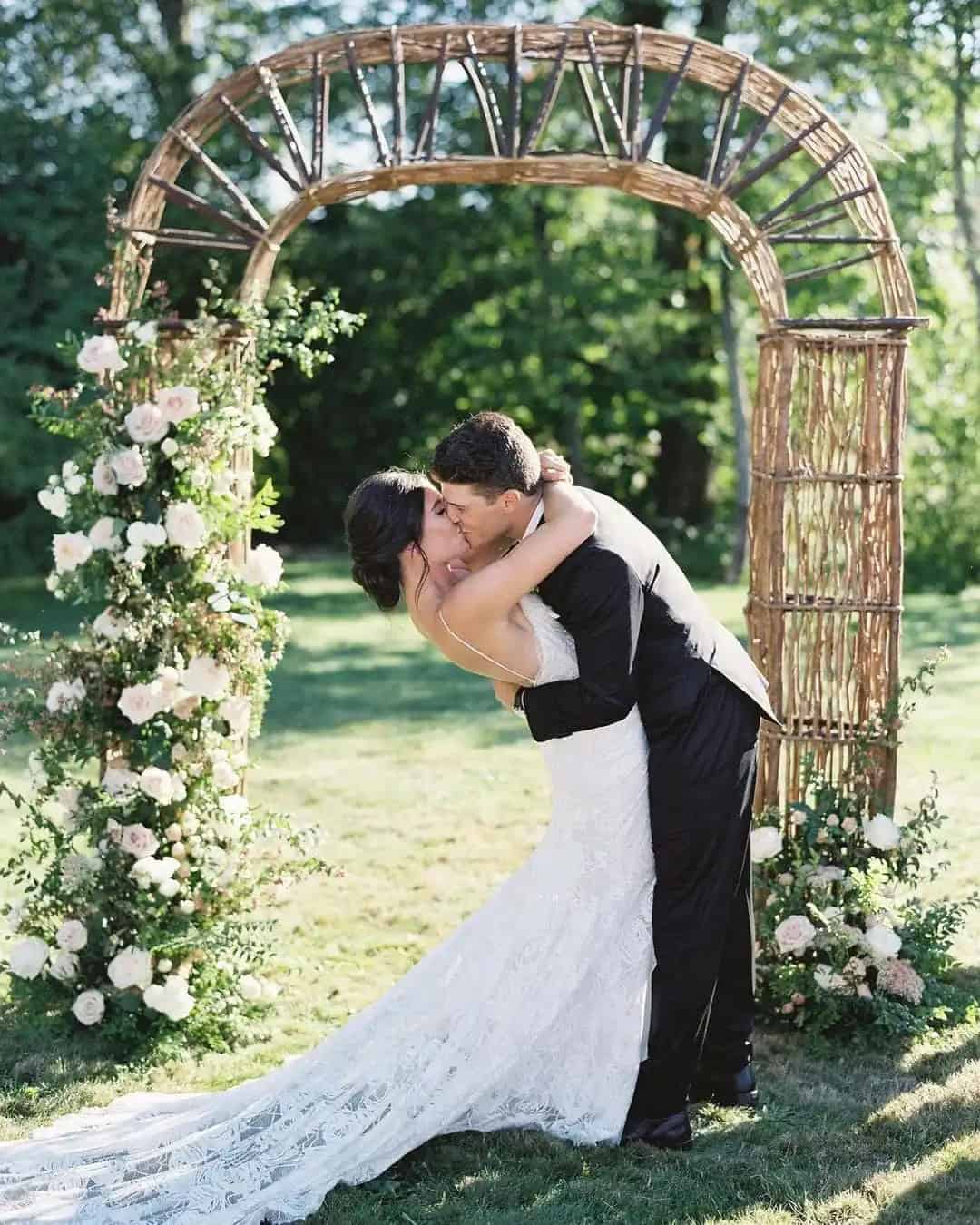 Natural Wedding Ceremonies With Flowers