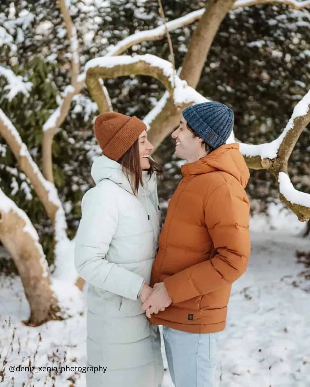 Lovely Ideas For Winter Engagement Photos