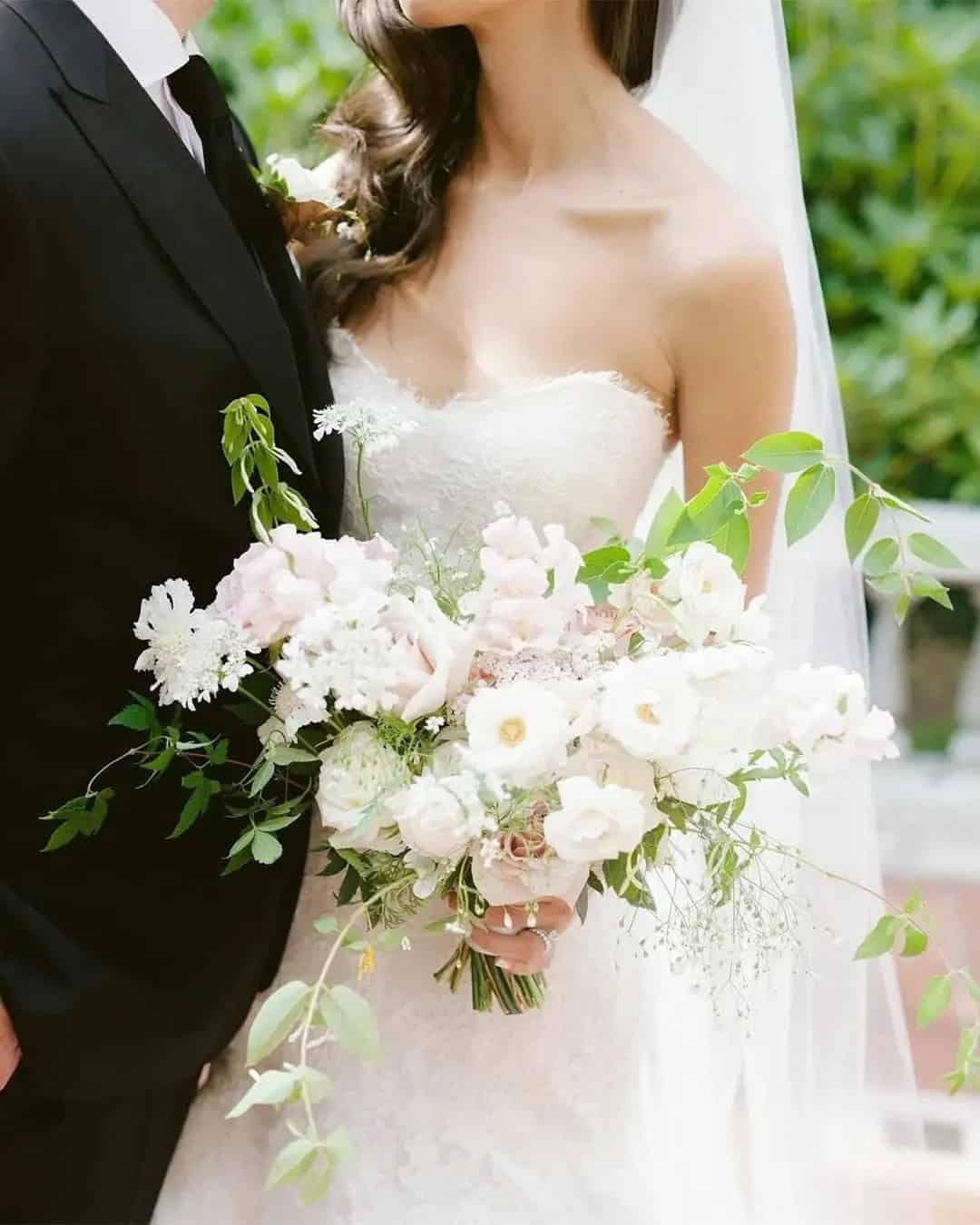 White Wedding Bouquets For Gentle Brides