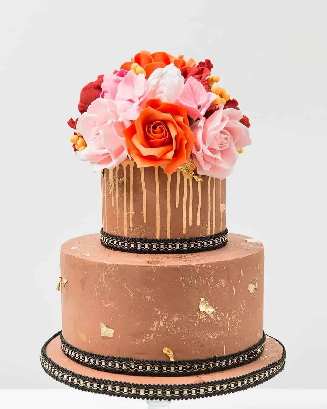 Modern Drip Cakes With Golden Details