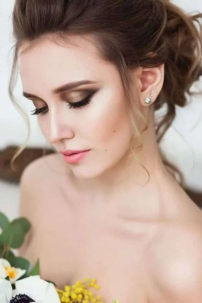 Photo 28-30: Romantic Makeup Look With Blush