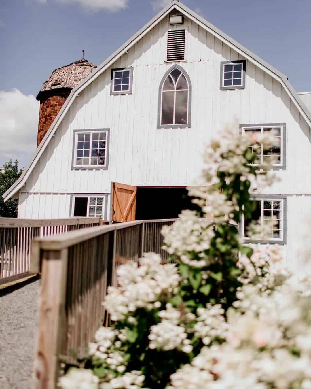 Bloom Lake Barn