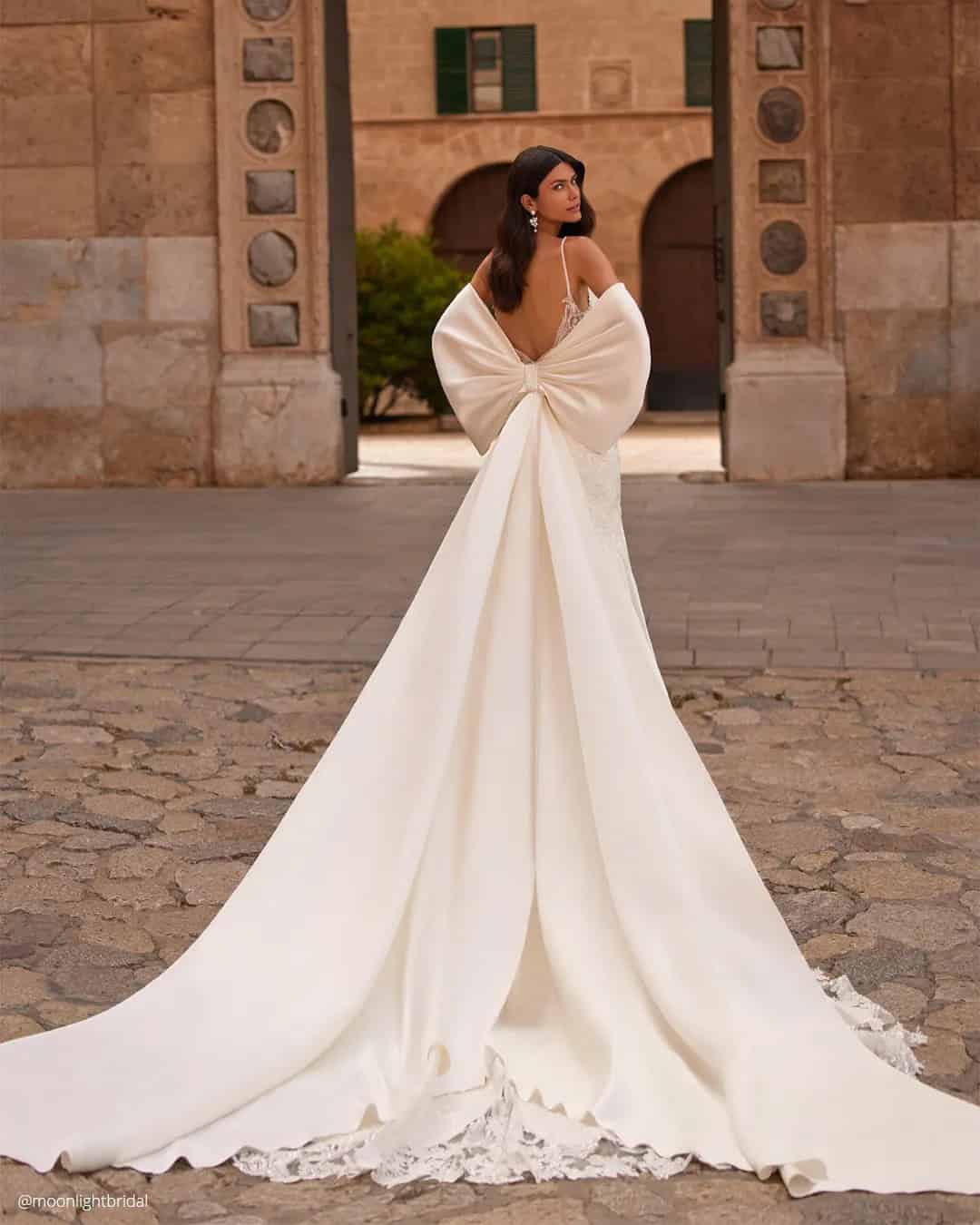 Attractive Bridal Gowns With Train